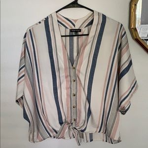 Short sleeve tie blouse